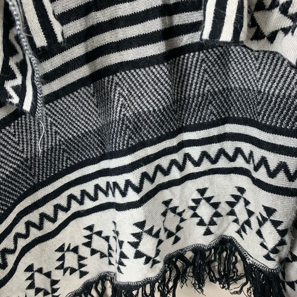 Maddison Sweater Boho Long Cardigan Tribal Aztec - Picture 4 of 7